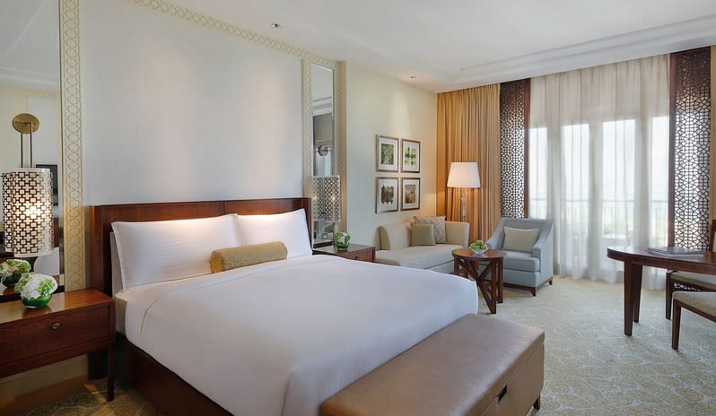 FAMILY ROOM KING BED